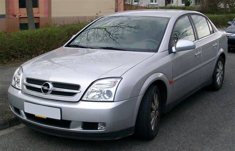 Opel Vectra C saugiklių keitimas naudojant specialų įrankį