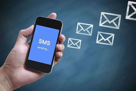 Mobiliojo telefono su SMS žinučių siuntimo aplikacija iliustracija