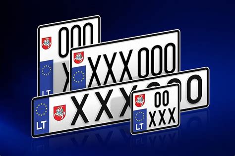 automobilis su vardiniu numerio ženklu, atspindinčiu savininko vardą ar inicialus