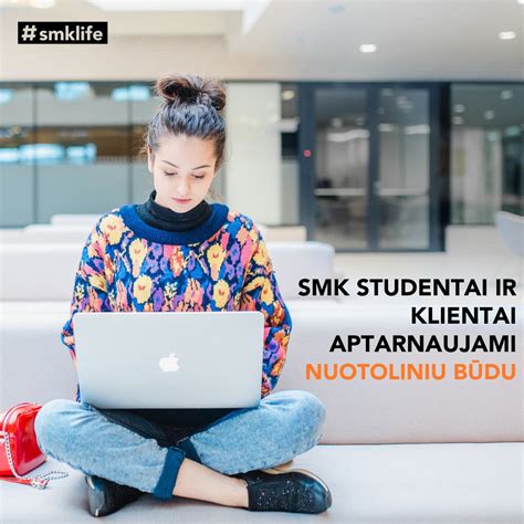 SMK studentai bendrauja auditorijoje