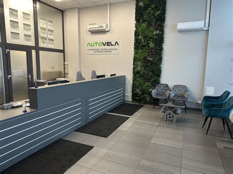 Nuotrauka, vaizduojanti Autoserviso Autovela interjerą ir meistrus