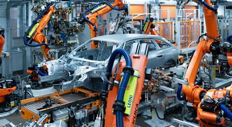 „Toyota“ gamyklos ir šiuolaikinių automobilių gamybos procesas