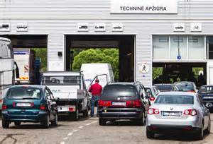 infografika: automobilių aukcionų veikimo principas ir pagrindiniai dalyviai (pardavėjai, pirkėjai, platformos)
