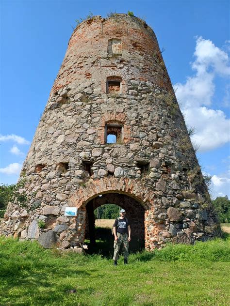 Infografika apie CO2 išmetimą pašto kodo 11110 teritorijoje, lyginant bendrą išmetimą, išmetimą vienam gyventojui ir išmetimo tankį.