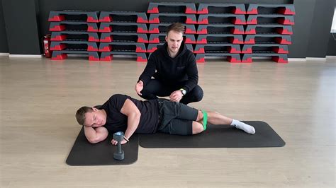 Pratimas su buteliais ir pagaliukais sunkvežimio gabaritams pajusti