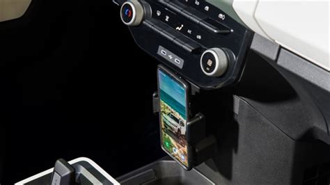 „Dacia Duster“ 10 colių multimedijos ekranas ir „YouClip“ tvirtinimo sistema