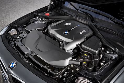 Meistrai dirbantys su BMW varikliais