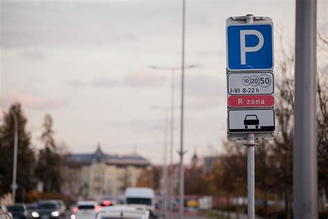 Teminė nuotrauka: stovėjimo bilietas ar pranešimas apie rinkliavą