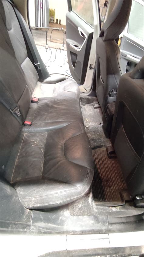 Atnaujintos odinės automobilio sėdynės