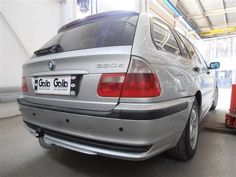 BMW 320 E46 įvairių kėbulų tipų iliustracija (sedanas, universalas, kupė, kabrioletas, Compact)