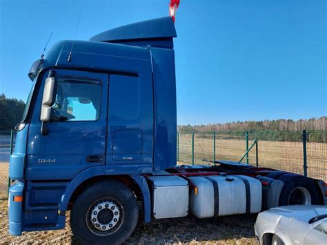 Teminė nuotrauka: vilkikas techninės patikros metu servise