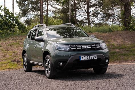 Teminė nuotrauka: naujas automobilis, saugomas nuo įvairių rizikų (pvz., krušos, vagystės)