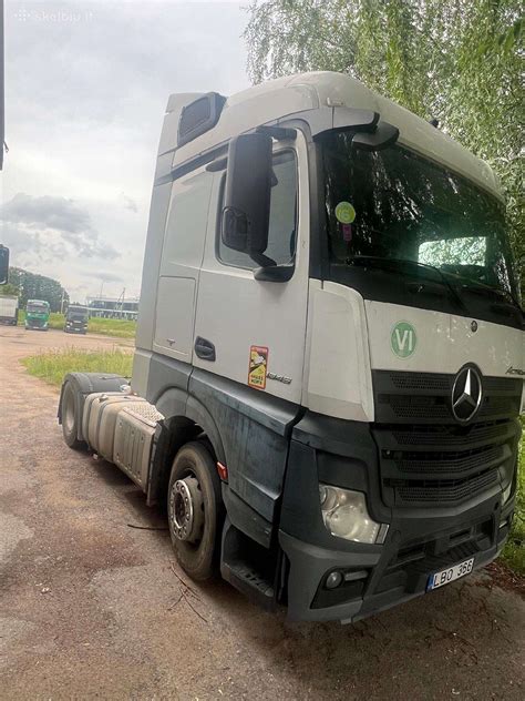 Erdvus „Mercedes-Benz Actros“ vilkikas, paruoštas nuomai