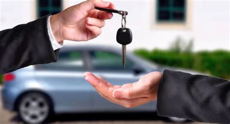 Teminis automobilio rida ir amžių iliustruojantis paveikslėlis