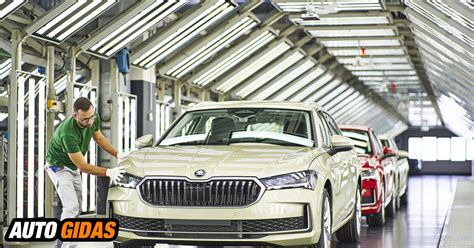 Infografika apie savivaldžio automobilio saugumo sistemas
