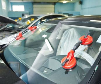 nuotrauka su naujausiais Guardian automobilių stiklais