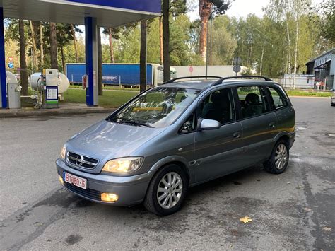 Nuotrauka, iliustruojanti dažniausiai korozijos pažeidžiamas Opel Zafira kėbulo vietas (arkos, durų apačia)