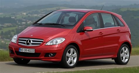 Mercedes-Benz A-klasės automobilis mieste
