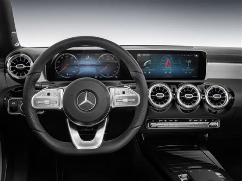Mercedes-Benz A-klasės interjeras su MBUX sistema