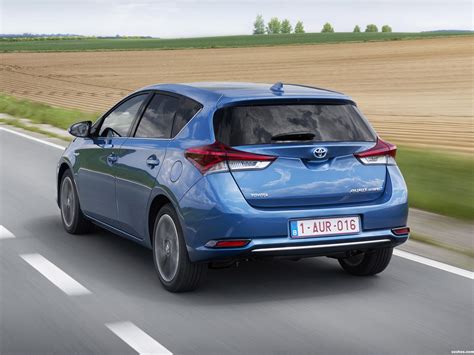 Toyota Auris Hybrid 2015 metų atnaujinto modelio išvaizda
