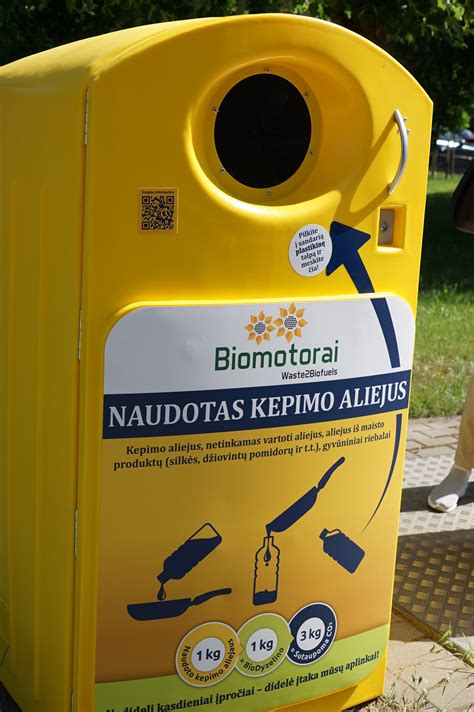 Pavyzdys, kaip valytuvai apsaugomi maišeliais tunelinėje plovykloje ir specialūs konteineriai maišelių išmetimui.