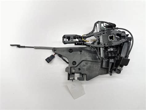 Volvo V70 galinių sėdynių nuleidimo mechanizmo detalės