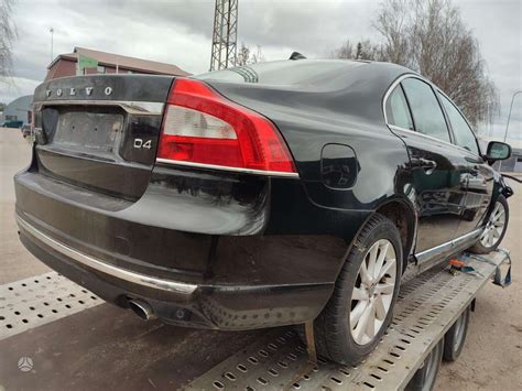 Volvo S80 su įvairių tipų ratlankiais