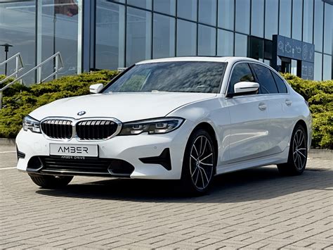Paveikslėlis, iliustruojantis modernų BMW benzininį variklį su turbokompresoriumi