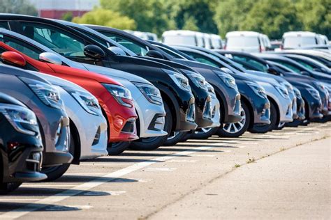 Teminė nuotrauka, vaizduojanti įvairias automobilių dalis