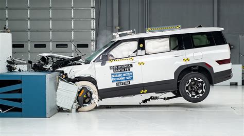 „2007 Hyundai Santa Fe side IIHS crash test“