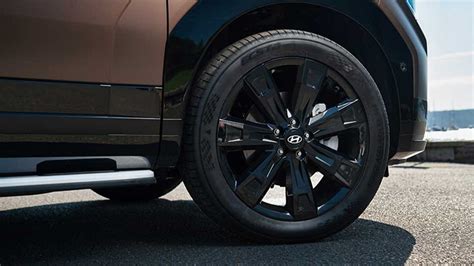Thematic photo of a Hyundai Santa Fe with stylish alloy wheels