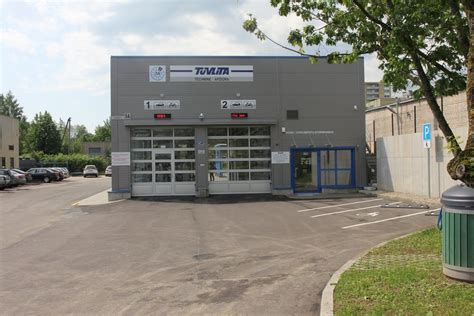 Automobilių serviso fasadas Naujojoje Vilnioje