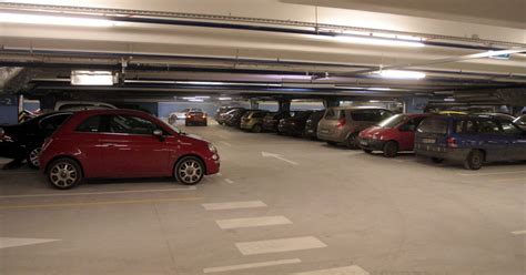Teminis automobilis, įbrėžtas stovėjimo aikštelėje