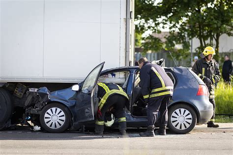 Nuotrauka: automobilis po stiprios avarijos, sugadintas priekis
