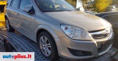 Opel Astra salonas su liečiamu ekranu