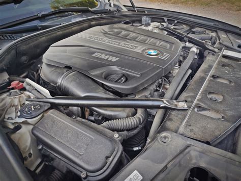 Meistras remontuojantis BMW salono ventiliatorių