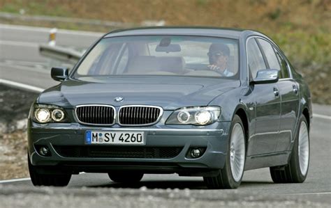 BMW 7 serijos E65/E66 modelis kelyje