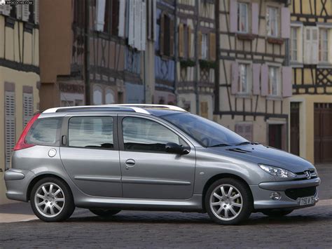 Peugeot 206 SW automobilio eksterjeras iš priekio šono
