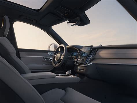 Volvo XC90 salono vaizdas su centrine konsole