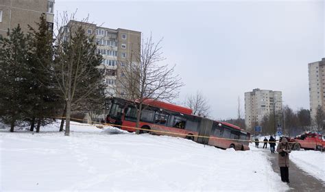 Autobuso avarijos vieta ir gelbėjimo operacija Lenkijoje