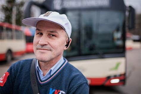 Troleibusų vairuotojas Artūras su dukra Justina