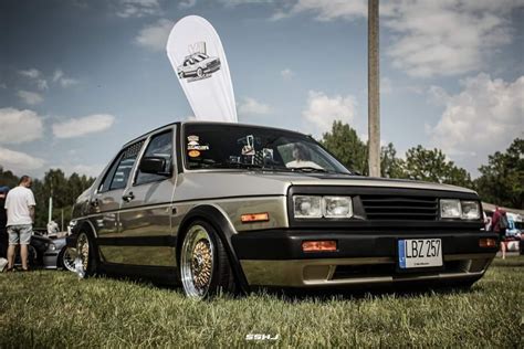 nuotrauka su pirmaisiais gariniais automobiliais