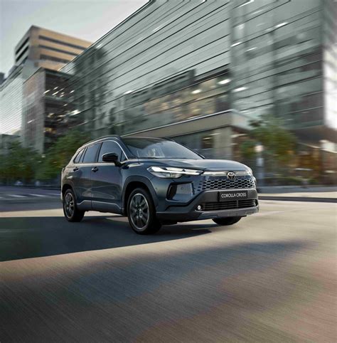 Nuotrauka, vaizduojanti „Toyota Corolla“ automobilį, naudojamą vairavimo pamokoms ir egzaminams.