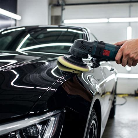 Automobilio detalių poliravimo procesas.