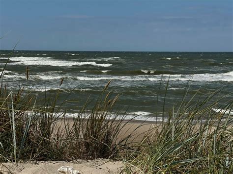 Vaizdas su keltu plaukiančiu Baltijos jūra, jungiančiu Klaipėdos ir Karlshamno uostus