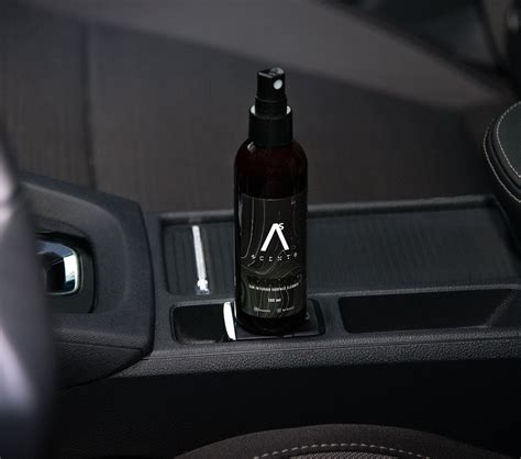 automobilio salono su stilingu kvapų laikikliu nuotrauka