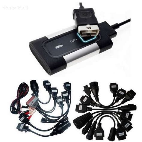 Vaizdinis elementas: universalus diagnostikos prietaisas su įvairiais laidais ir jungtimis