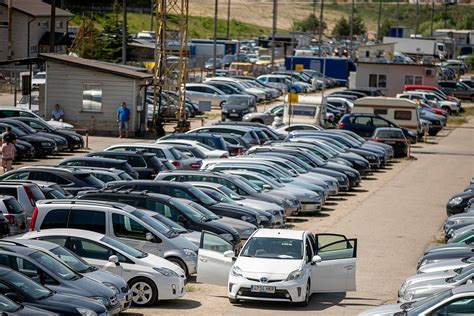 Teminė nuotrauka: naudotų automobilių turgus Lietuvoje