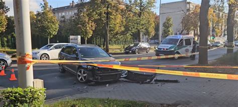 Teminė nuotrauka su automobiliu, kuris sunkiai užsiveda arba stovi kelyje