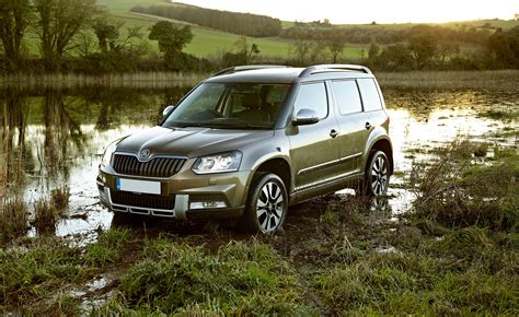 Infografika, lyginanti Skoda Yeti miesto ir Outdoor versijų skirtumus